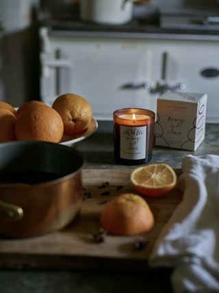 Duftlys fra Plum & Ashby | Candle Orange and clove | Milieustore.no